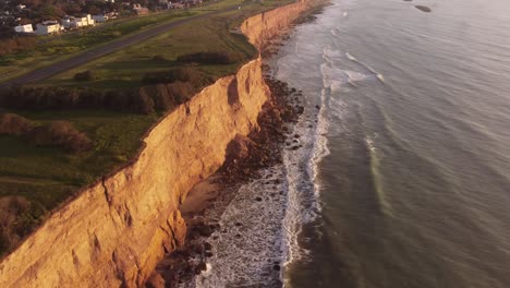 Tilt-down-aerial-view-over-Los-Acantilados,-Mar-del-Plata