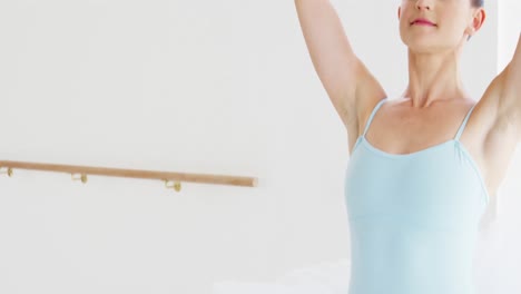 bailarina practicando el baile de ballet