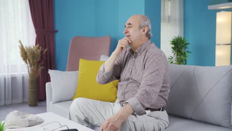 The-yawning-old-man-falls-asleep-in-his-seat.