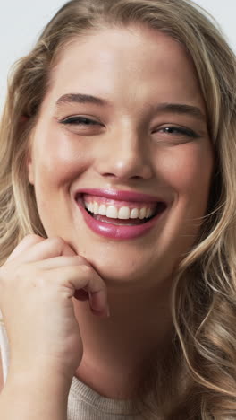 vertical video: smiling plus size woman with hand on chin, promoting body positivity and self-confid