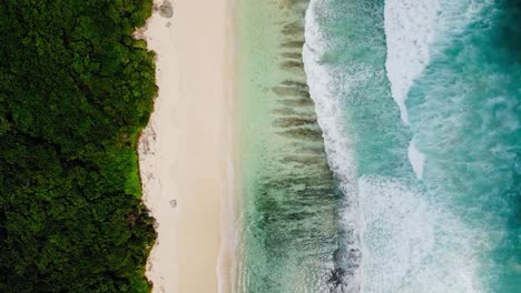 Vertical-video-sea-near-the-coast---close-up-of-the-coastal-seascape