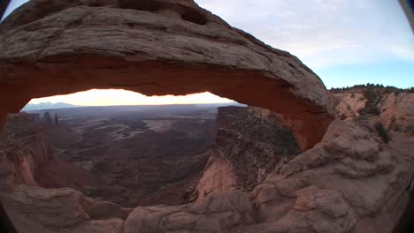 Mesa-Bogen-Im-Canyonlands-Nationalpark,-Utah-5