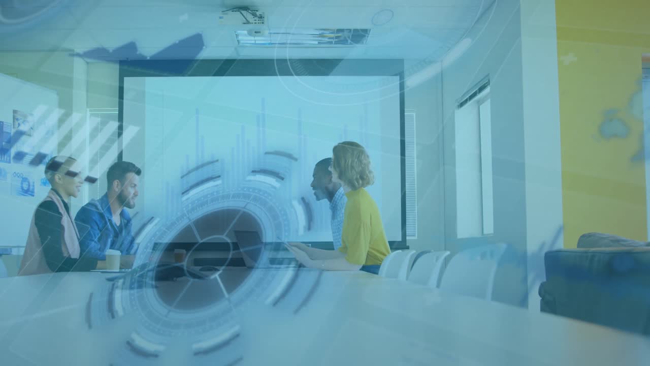 animación del procesamiento de datos sobre diversas personas de negocios en la oficina