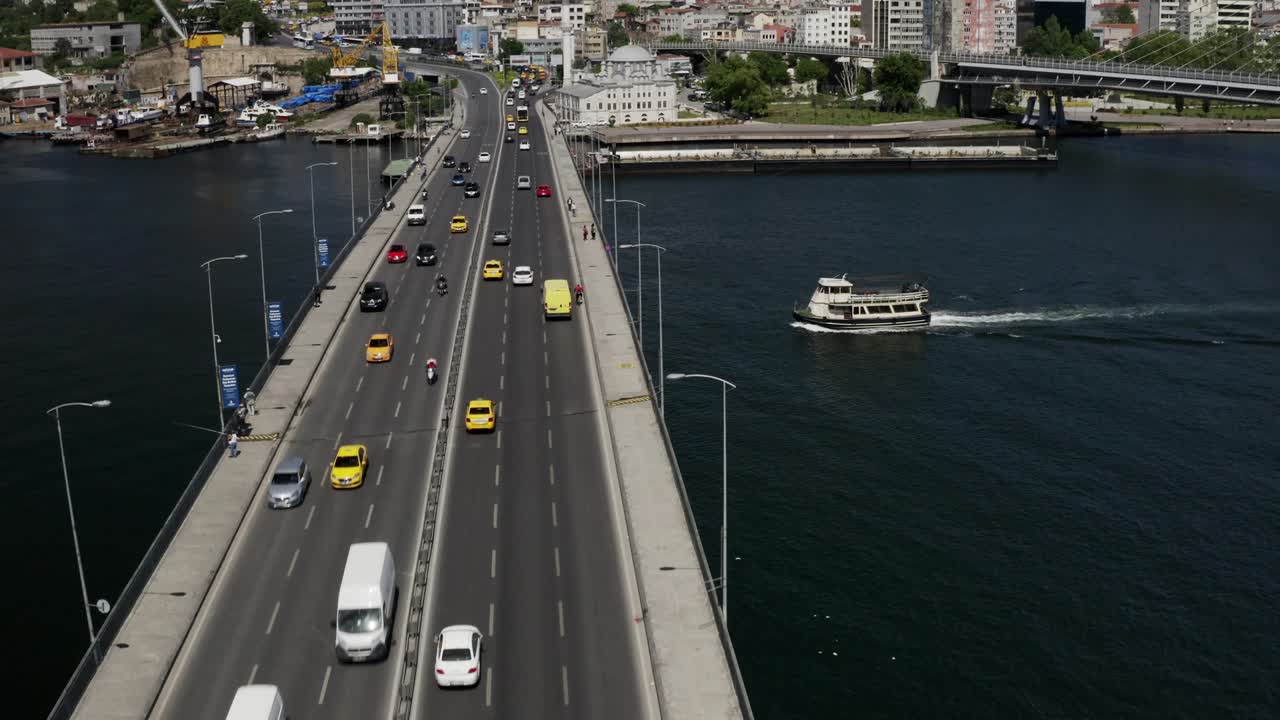 이스탄불 보스포루스와 골든 호른 다리 (공중 사진)