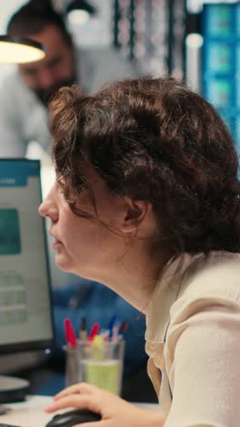 vertical video frustrated businesswoman struggling with a stock crash downtrend