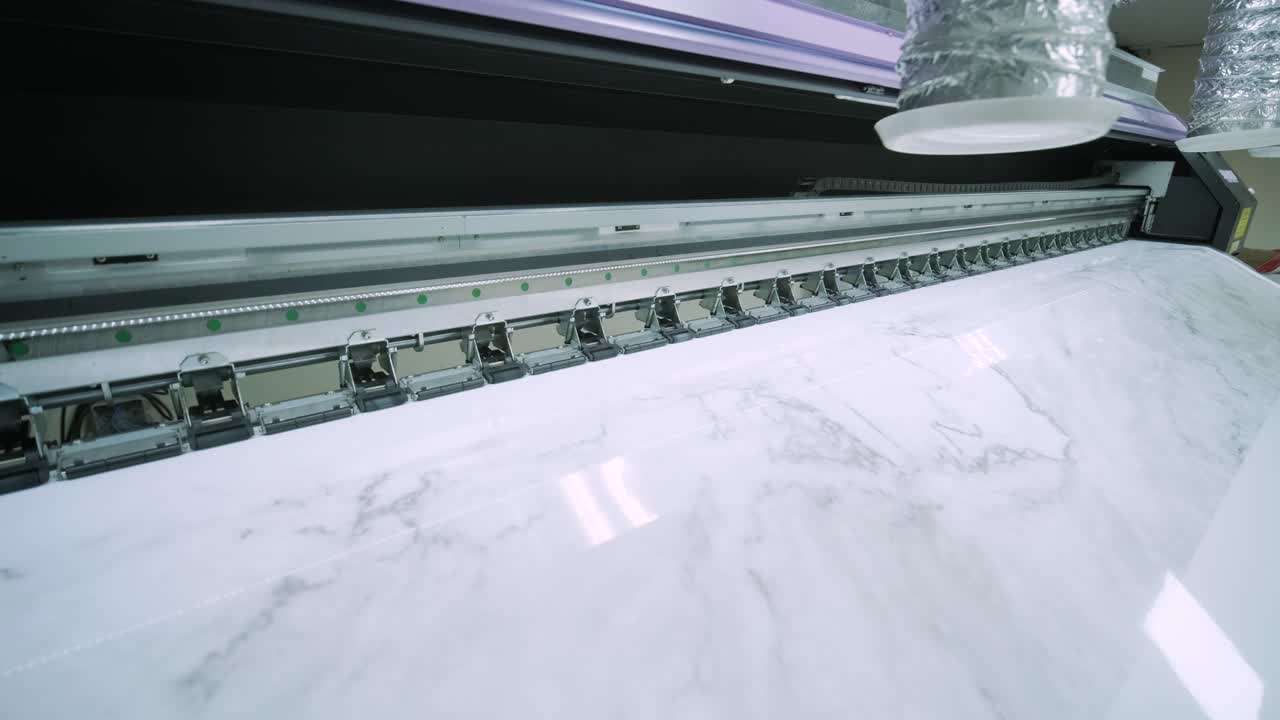 Large format printing of stretch ceilings