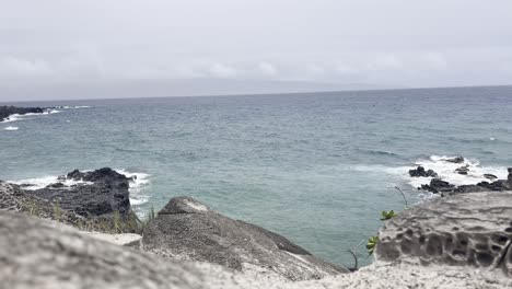 wide-shot-of-a-rocky-beach-in-Kaanapali-maui-Hawaii