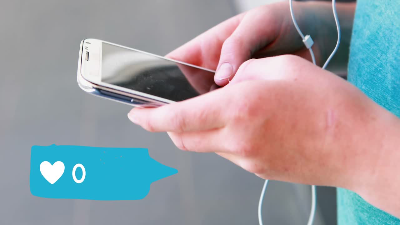 스마트 폰 4k에서 문자 메시지를 보내는 손의  ⁇