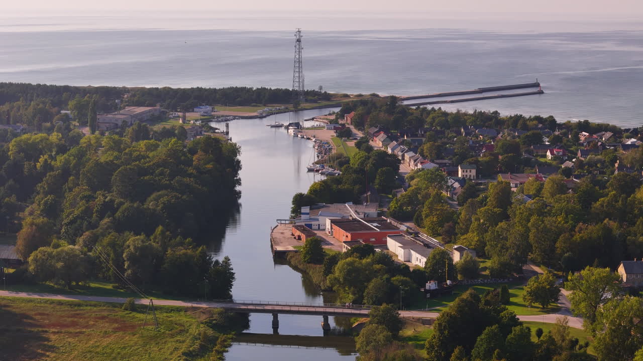 발트해 연안 국가 라트비아의 남서쪽에 있는 파빌로스타 시.