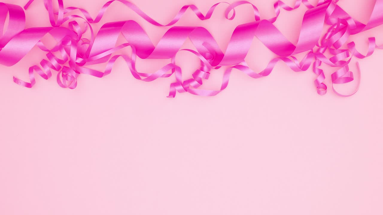 tarjeta de felicitación de cumpleaños con cintas y regalos en tema rosa. stop motion