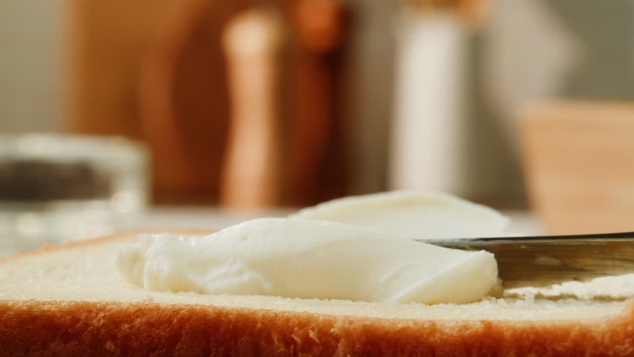 빵에 버터 바르기