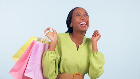 mujer, ganadora éxito y bolsa de compras