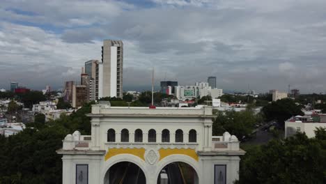 vehicular arch monument with view of the city of guadalajara