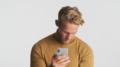 Man-reading-message-on-smartphone