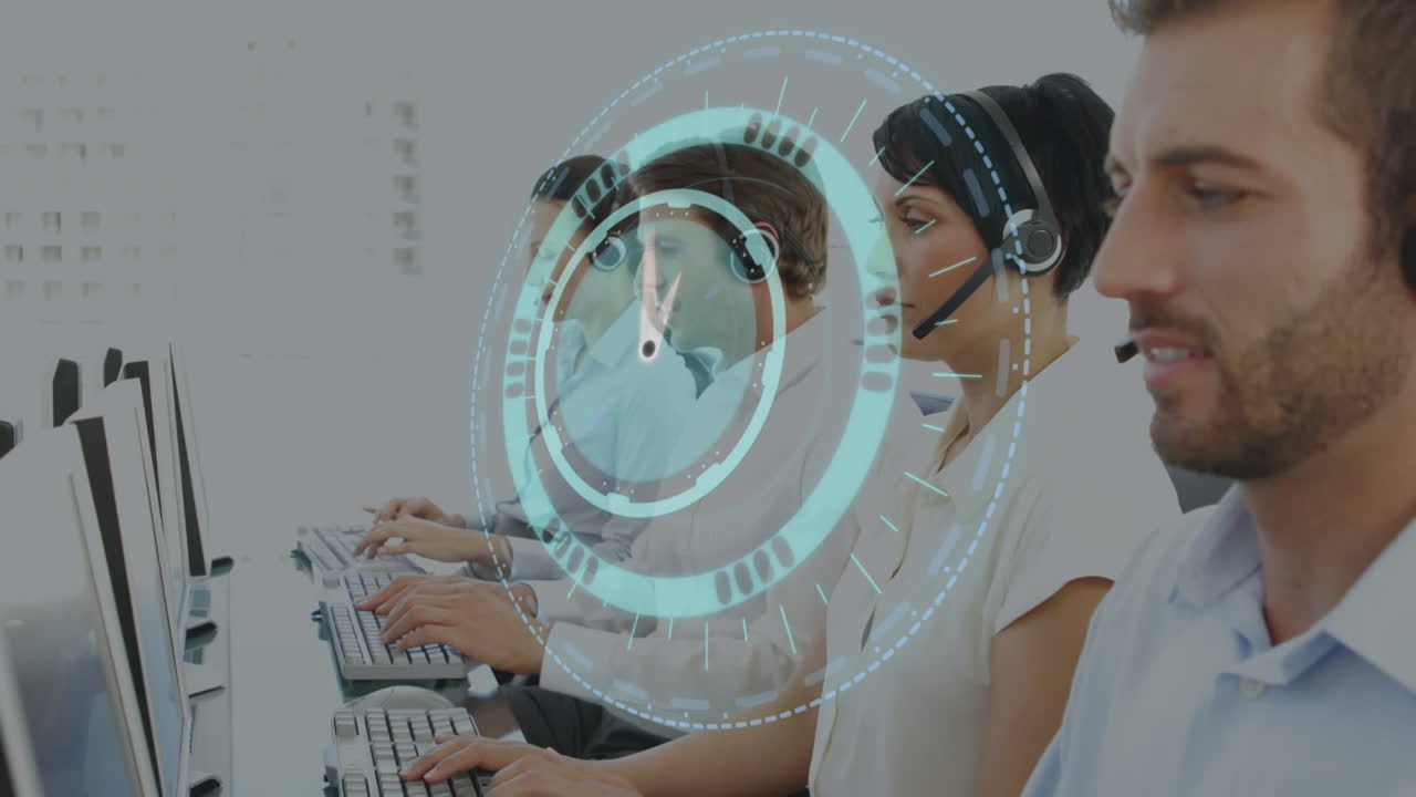 animación del reloj sobre personas de negocios que usan auriculares de teléfono
