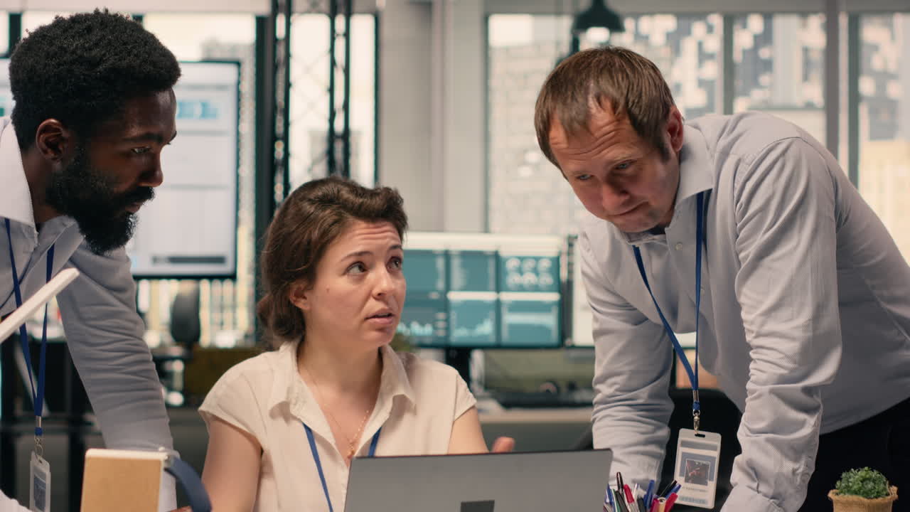 Diversiteit in het bedrijfsteam, vergadering gericht op strategie, planning en visuele data