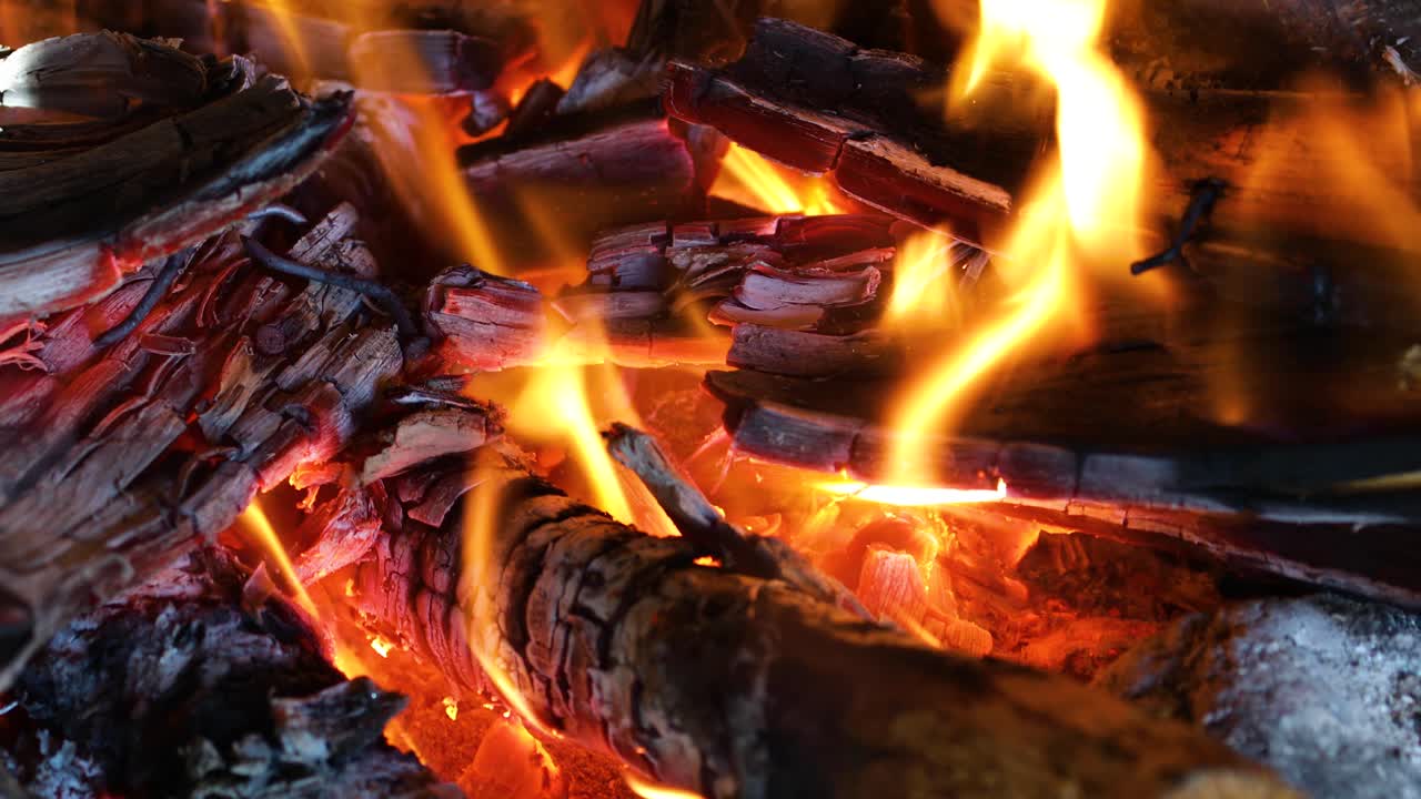 검은 바탕에 불의 불꽃