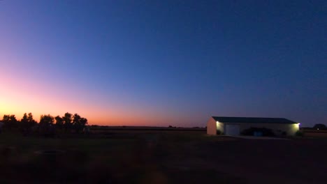 Un-Recorrido-Por-El-Campo-Inusualmente-Colorido