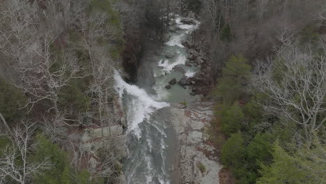 Toma-Aérea-De-Drones-De-Arroyo-Y-Cascada-En-Chattanooga,-Tn