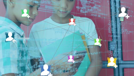 web de iconos de conexiones y procesamiento de datos contra dos niños que usan un teléfono inteligente