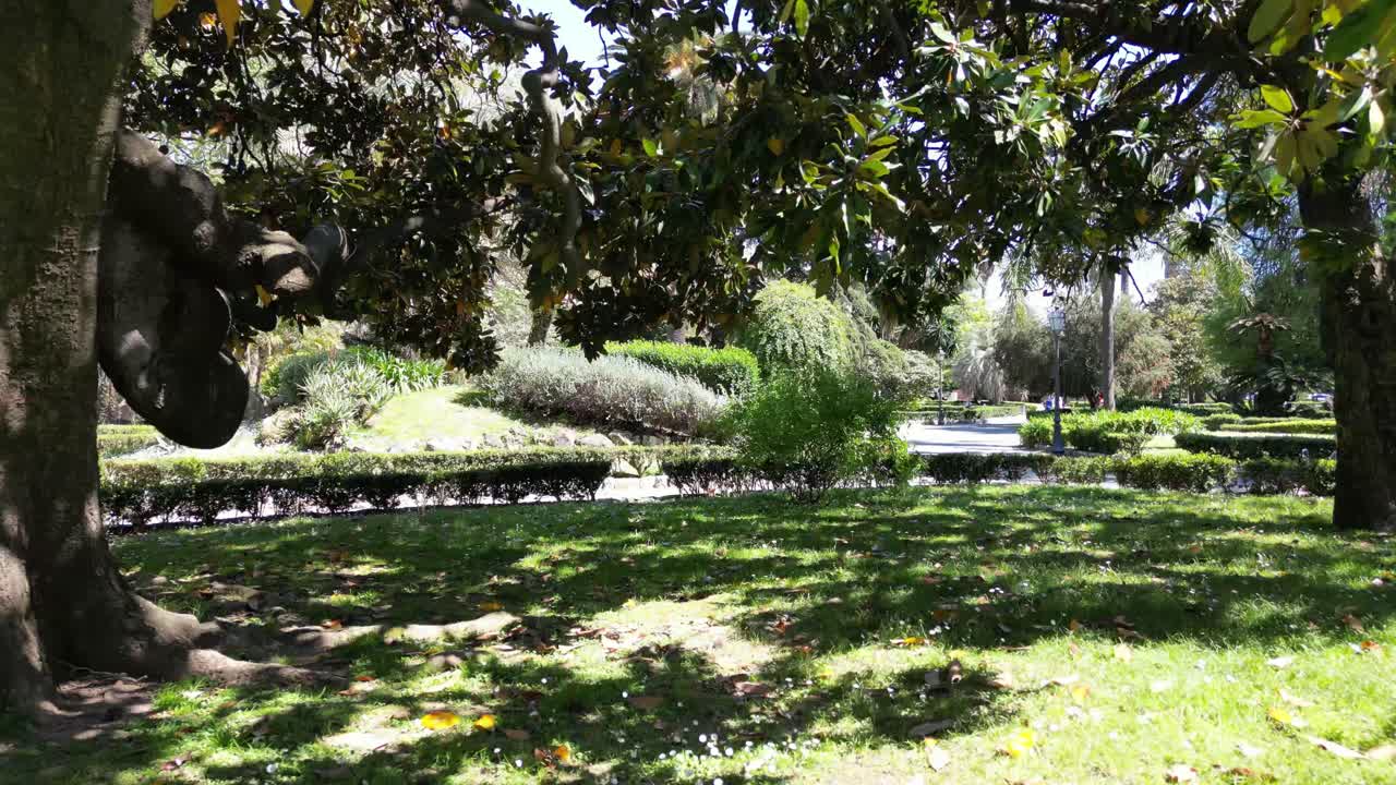 un hermoso parque en la spezia, italia