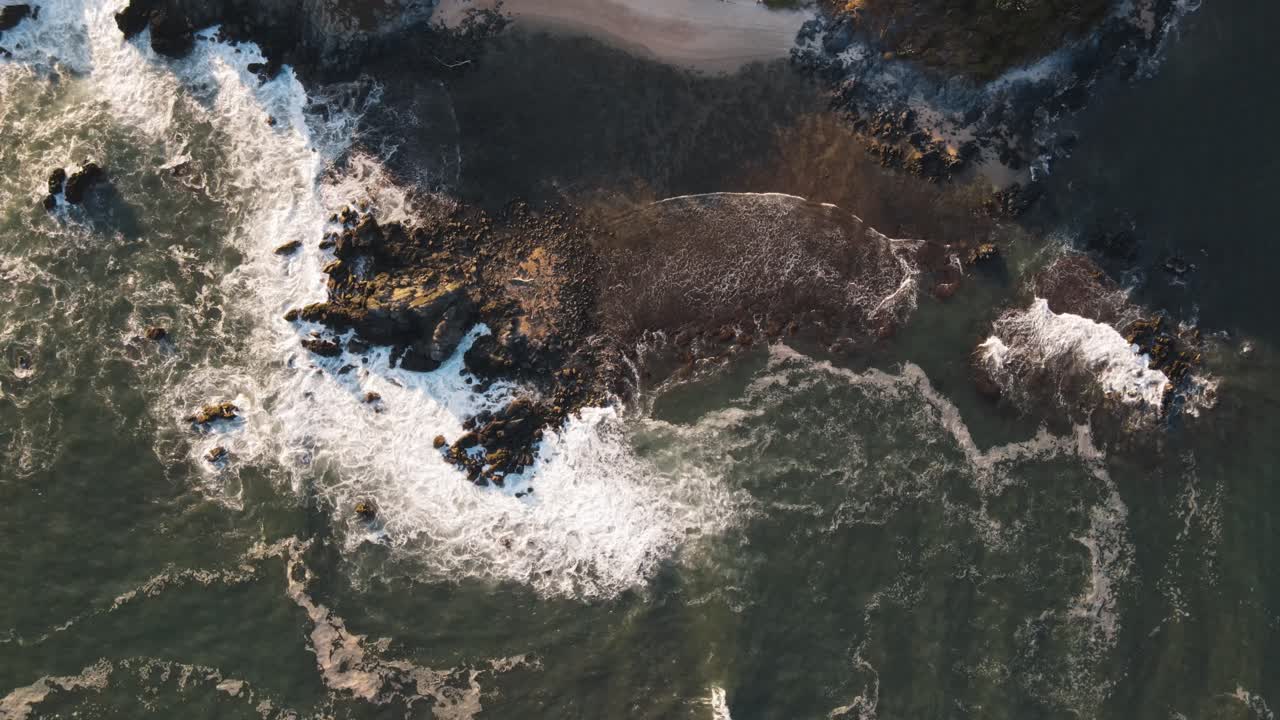 rodada con drone sobre las playas de ixtapa zihuatanejo