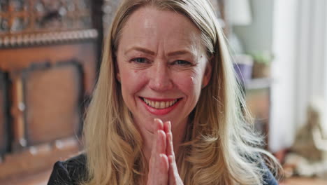portraits of a smiling woman