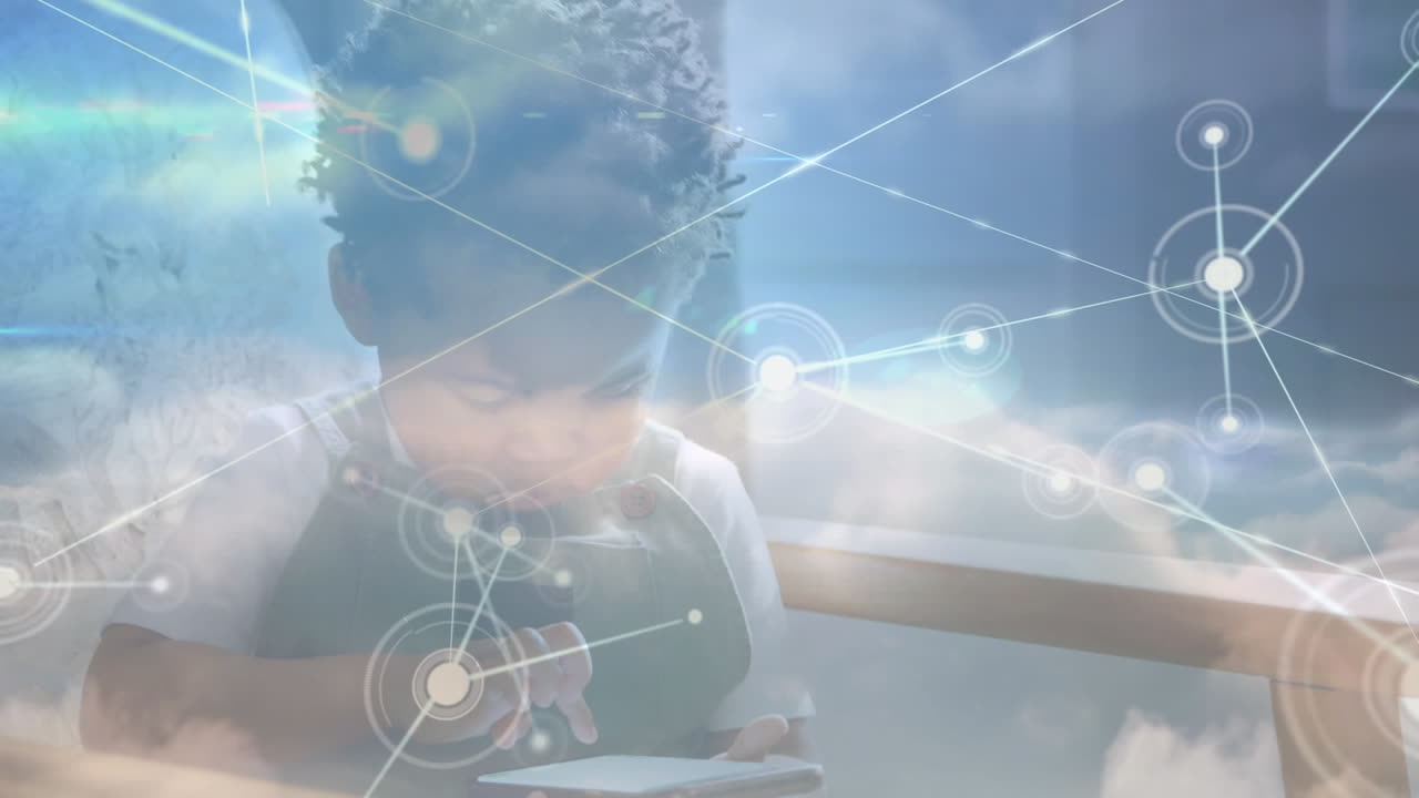 스마트 폰을 사용하는 유아를 통해 아이콘으로 연결 네트워크의 애니메이션