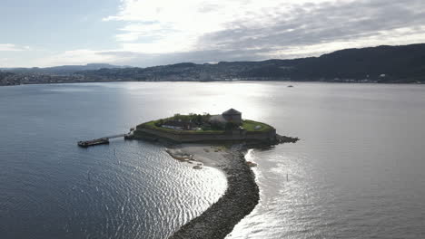 Trondheim-Fjord-Near-To-The-Island-Munkholmen-In-The-Norwegian-City-Trondheim---aerial-drone-shot