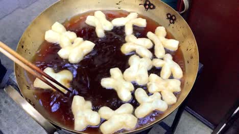 palo de masa frita o patongo, merienda o desayuno de tailandia y china