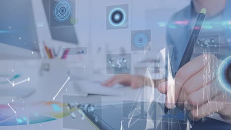 animación del procesamiento de datos y escaneado de ámbitos en la pantalla sobre el hombre utilizando una tableta gráfica