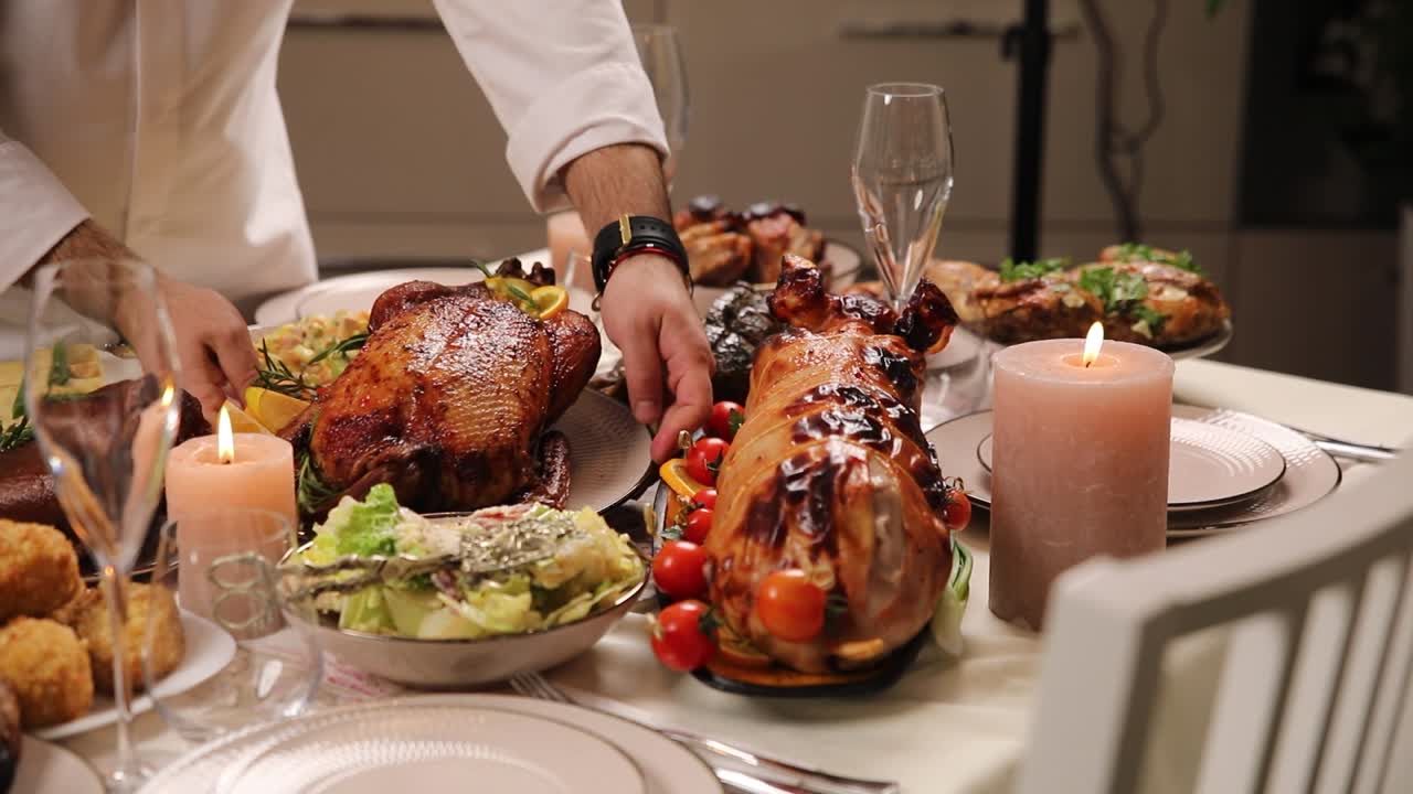 banquete gourmet con pato asado, cerdo y pollo
