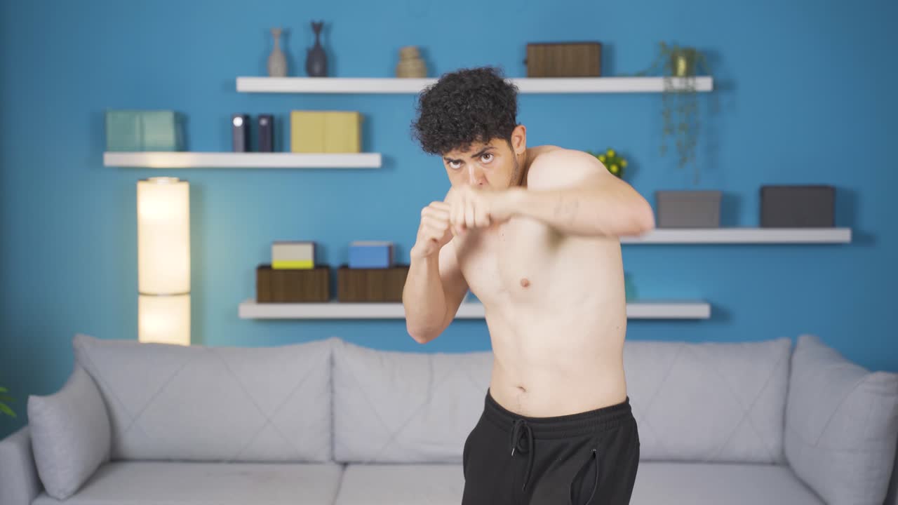 운동선수 젊은이가 그림자 복싱을합니다. 열정과 기.