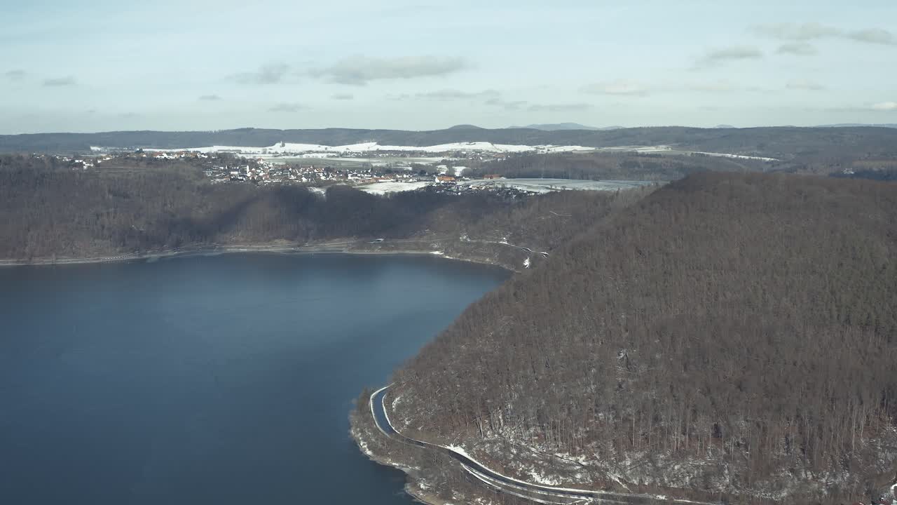 겨울철 켈러 국립공원의 무인 항공기 공중 전망
