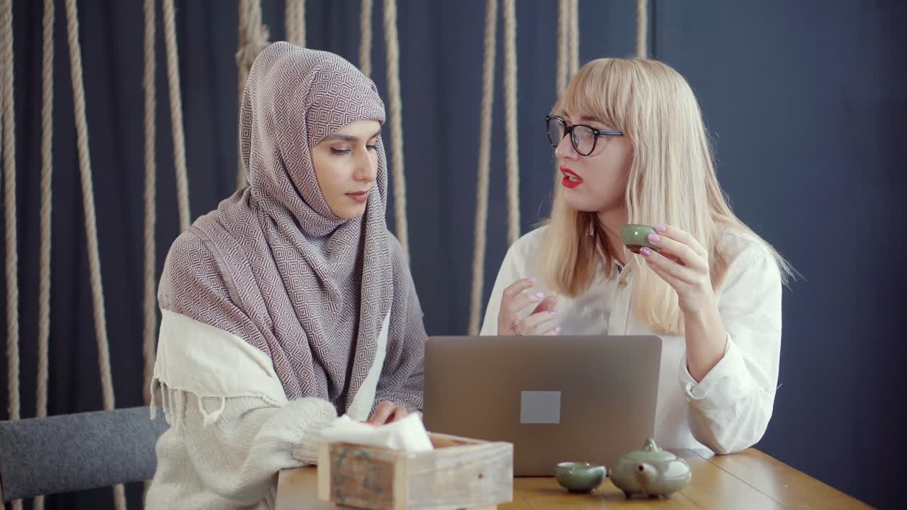 Pertemuan Pengusaha Wanita di Kafe