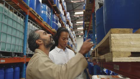 Workers-interacting-in-a-warehouse