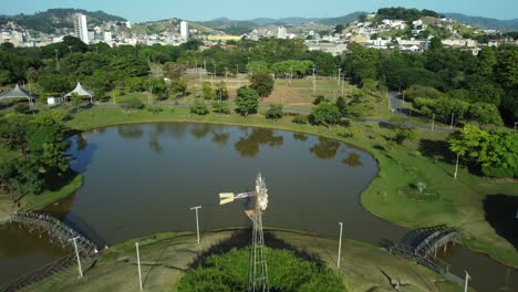 Luftaufnahme-Eines-Wunderschönen-Parks-In-Einer-Metropole-In-Brasilien