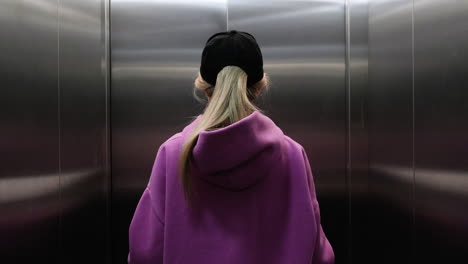 Delivery-woman-in-the-elevator