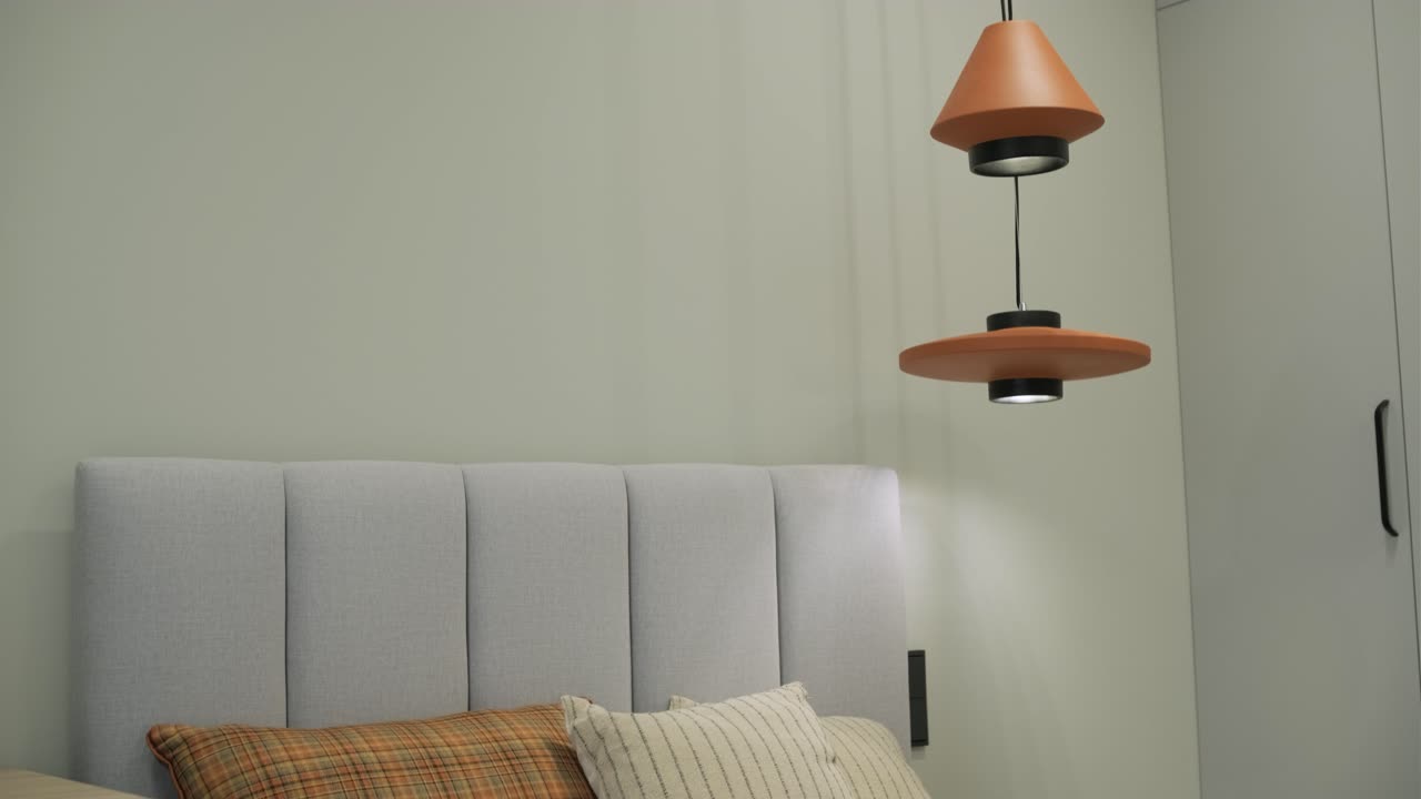 diseño y decoración de dormitorios interiores de lujo modernos. cama maestra de tamaño king.