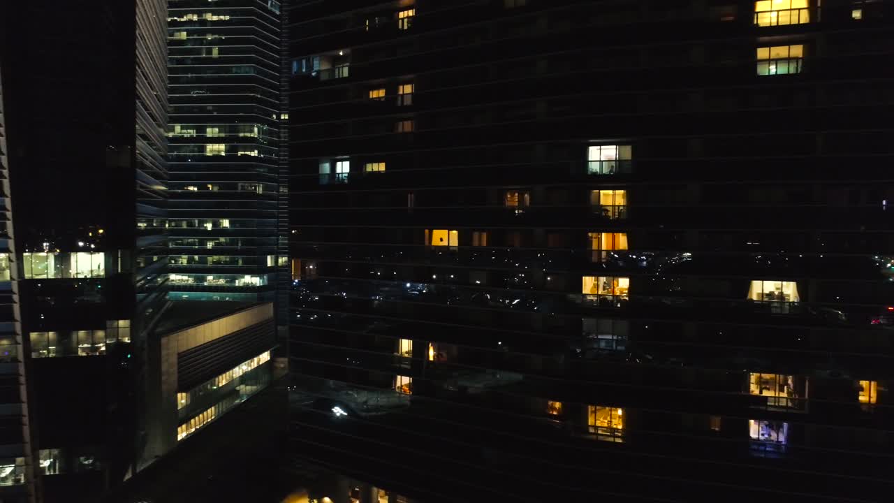 horizonte de la ciudad en la noche