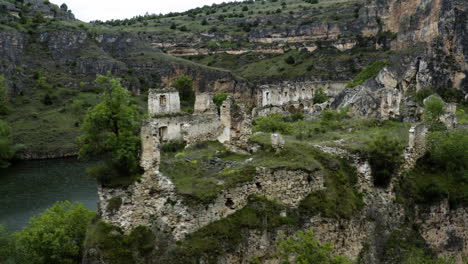 río duraton revelado de las ruinas del antiguo convento de la hoz