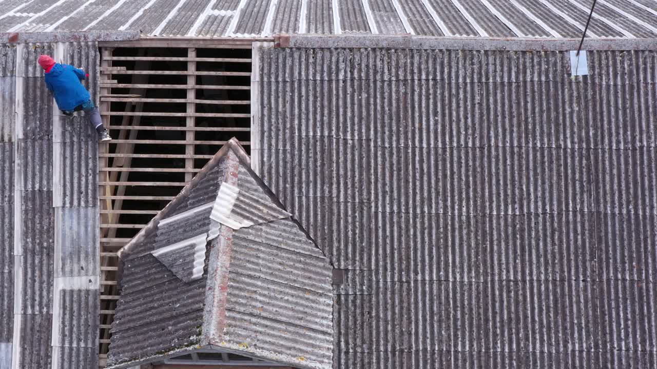 코킹이 있는 골판지 루핑의 나사 구멍을 밀봉하는 지붕 밸런싱 행위 내후성