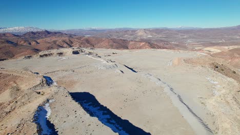 Aerial-view-over-mountain-desert-landscape-in-nevada,-Mount-Washington