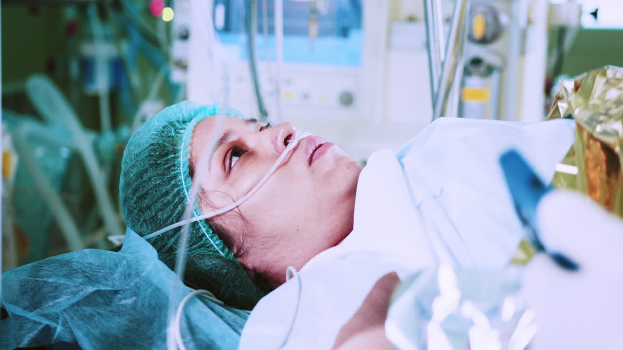 paciente en la unidad de cuidados intensivos del hospital