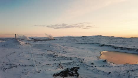 Disparo-De-Drones-Para-La-Costa-En-Islandia-Con-Puesta-De-Sol-1