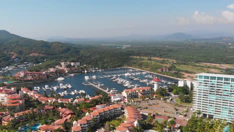 Puerto-De-Ixtapa.-Puerto-Deportivo-De-Zihuatanejo-Con-Drone