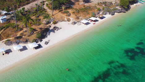 Luftbild-Schöner-Strand-Auf-Der-Tropischen-Insel