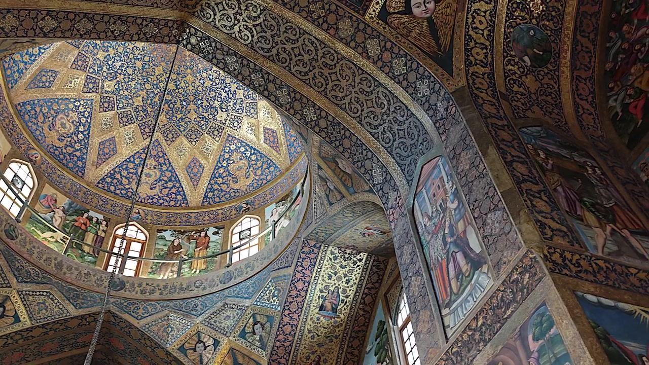 Affreschi Intricati e Cupola Ornata della Cattedrale di Vank a Isfahan
