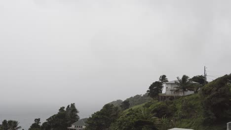 El-Clima-Tormentoso-Desata-Su-Poder-Sobre-El-Paraíso-Tropical-De-Guadalupe