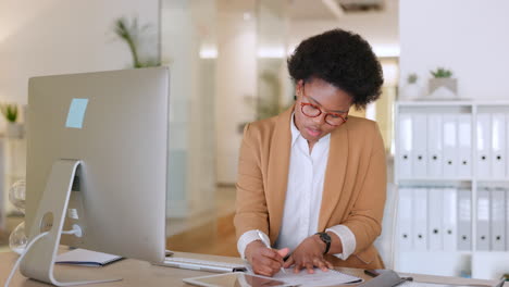 Young-female-assistant-working-on-a-desktop